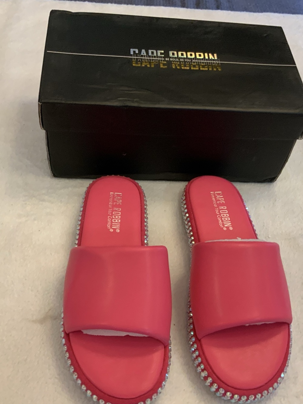 Cape Robbin’s new pink slides new size 6 sku 3407
